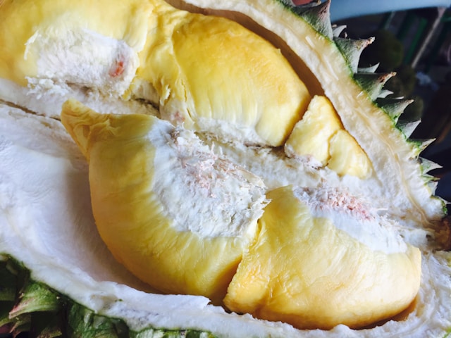 La foto di un durian aperto, il cibo disgustoso da mangiare in Cina per eccellenza
