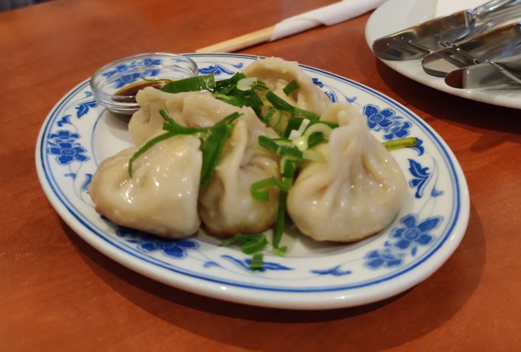 Un piatto di cibo tipico in Cina ravioli
