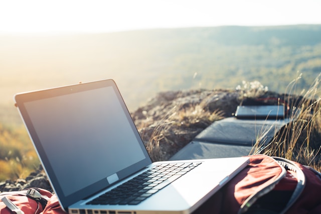 Lavorare da remoto, in smartworking, in vacanza, secondo il principio del bleisure. 