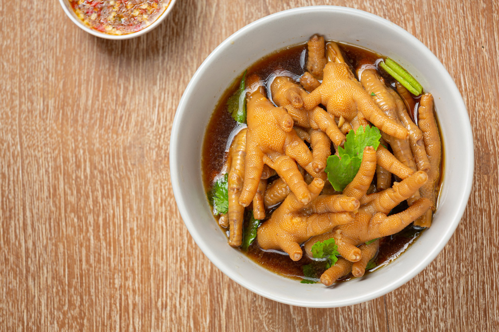 Piatto tipico della Cina: zuppa con zampe di gallina